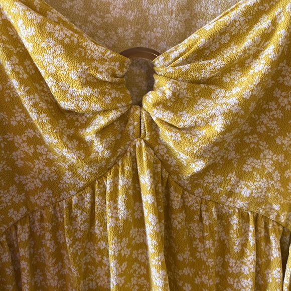 American Eagle Outfitter Cropped Floral Peasant Blouse. - Picture 4 of 6